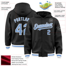 Laden Sie das Bild in den Galerie-Viewer, Uksn Individuelles Bomberjacke in Schwarz-Hellblau-Weiß mit Druckknopfleiste, Kapuze und Varsity-Letterman-Stil
