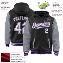 Laden Sie das Bild in den Galerie-Viewer, Uksn Individuelles Bomberjacke in Schwarz-Grau-Violett mit Druckknopfleiste, Kapuze, Zweifarben-Design und Varsity-Letterman-Stil