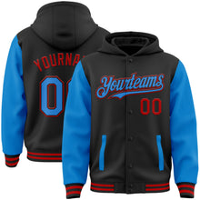 Laden Sie das Bild in den Galerie-Viewer, Uksn Individuelles Bomberjacke in Schwarz-Puderblau-Rot mit Druckknopfleiste, Kapuze, Zweifarben-Design und Varsity-Letterman-Stil