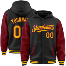 Laden Sie das Bild in den Galerie-Viewer, Uksn Individuelles Bomberjacke in Schwarz-Gold-Karmesinrot mit Druckknopfleiste, Kapuze, Zweifarben-Design und Varsity-Letterman-Stil