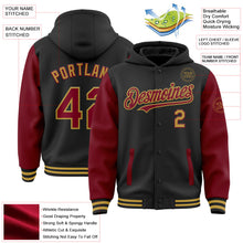 Laden Sie das Bild in den Galerie-Viewer, Uksn Individuelles Bomberjacke in Schwarz-Karmesinrot-Altgold mit Druckknopfleiste, Kapuze, Zweifarben-Design und Varsity-Letterman-Stil