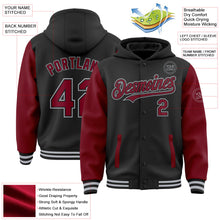 Laden Sie das Bild in den Galerie-Viewer, Uksn Individuelles Bomberjacke in Schwarz-Karmesinrot-Grau mit Druckknopfleiste, Kapuze, Zweifarben-Design und Varsity-Letterman-Stil