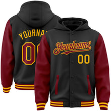 Laden Sie das Bild in den Galerie-Viewer, Uksn Individuelles Bomberjacke in Schwarz-Karmesinrot-Gold mit Druckknopfleiste, Kapuze, Zweifarben-Design und Varsity-Letterman-Stil