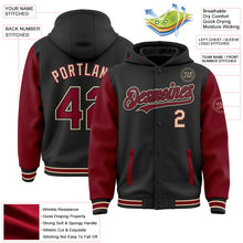 Laden Sie das Bild in den Galerie-Viewer, Uksn Individuelles Bomberjacke in Schwarz-Karmesinrot-City-Creme mit Druckknopfleiste, Kapuze, Zweifarben-Design und Varsity-Letterman-Stil