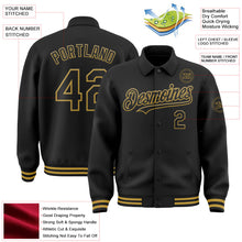 Laden Sie das Bild in den Galerie-Viewer, Uksn Individuelles Bomberjacke in Schwarz-Altgold mit Byron-Stil, Reverskragen, Druckknopfleiste und Varsity-Letterman-Stil