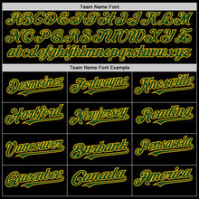 Laden Sie das Bild in den Galerie-Viewer, Uksn Individuelles Bomberjacke in Schwarz-Grün-Gold mit Byron-Stil, Reverskragen, Druckknopfleiste und Varsity-Letterman-Stil