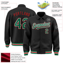 Laden Sie das Bild in den Galerie-Viewer, Uksn Individuelles Bomberjacke in Schwarz-Kelly-Grün-Rot mit Byron-Stil, Reverskragen, Druckknopfleiste und Varsity-Letterman-Stil