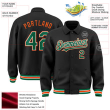 Laden Sie das Bild in den Galerie-Viewer, Uksn Individuelles Bomberjacke in Schwarz-Kelly-Grün-Orange mit Byron-Stil, Reverskragen, Druckknopfleiste und Varsity-Letterman-Stil