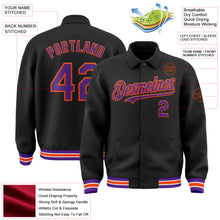 Laden Sie das Bild in den Galerie-Viewer, Uksn Individuelles Bomberjacke in Schwarz-Violett-Orange mit Byron-Stil, Reverskragen, Druckknopfleiste und Varsity-Letterman-Stil
