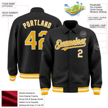 Laden Sie das Bild in den Galerie-Viewer, Uksn Individuelles Bomberjacke in Schwarz-Gold-Weiß mit Byron-Stil, Reverskragen, Druckknopfleiste und Varsity-Letterman-Stil