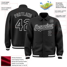 Laden Sie das Bild in den Galerie-Viewer, Uksn Individuelles Bomberjacke in Schwarz-Weiß mit Byron-Stil, Reverskragen, Druckknopfleiste und Varsity-Letterman-Stil