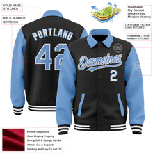 Laden Sie das Bild in den Galerie-Viewer, Uksn Individuelles Bomberjacke in Schwarz-Hellblau-Weiß mit Byron-Stil, Reverskragen, Druckknopfleiste, Zweifarben-Design und Varsity-Letterman-Stil