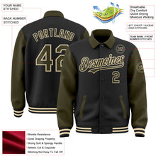 Laden Sie das Bild in den Galerie-Viewer, Uksn Individuelles Bomberjacke in Schwarz-Oliv-Creme mit Byron-Stil, Reverskragen, Druckknopfleiste, Zweifarben-Design und Varsity-Letterman-Stil