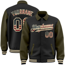 Laden Sie das Bild in den Galerie-Viewer, Uksn Individuelles Bomberjacke in Schwarz-Oliv-Creme mit Vintage-USA-Flagge, Byron-Stil, Reverskragen, Druckknopfleiste, Zweifarben-Design und Varsity-Letterman-Stil