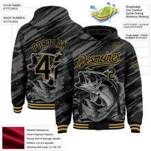 Laden Sie das Bild in den Galerie-Viewer, Uksn Individuelles Bomberjacke in Schwarz-Altgold mit 3D-Schwarzbarsch-Angel-Motiv, Druckknopfleiste, Kapuze und Varsity-Letterman-Stil