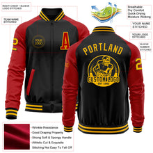 Laden Sie das Bild in den Galerie-Viewer, Uksn Individuelles Bomberjacke in Schwarz-Gold-Rot mit Reißverschluss, Zweifarben-Design und Varsity-Letterman-Stil