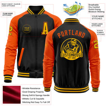 Laden Sie das Bild in den Galerie-Viewer, Uksn Individuelles Bomberjacke in Schwarz-Gold-Orange mit Reißverschluss, Zweifarben-Design und Varsity-Letterman-Stil