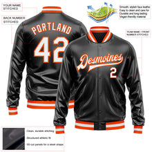Laden Sie das Bild in den Galerie-Viewer, Uksn Individuelles Bomberjacke in Schwarz-Weiß-Orange mit Kunstleder, Druckknopfleiste und Varsity-Letterman-Stil