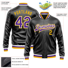 Laden Sie das Bild in den Galerie-Viewer, Uksn Individuelles Bomberjacke in Schwarz-Violett-Gold mit Kunstleder, Druckknopfleiste und Varsity-Letterman-Stil