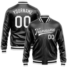 Laden Sie das Bild in den Galerie-Viewer, Uksn Individuelles Bomberjacke in Schwarz-Weiß mit Kunstleder, Druckknopfleiste und Varsity-Letterman-Stil