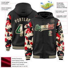 Laden Sie das Bild in den Galerie-Viewer, Uksn Individuelles Bomberjacke in Schwarz-Creme mit Vintage-Mexiko-Flagge, Digital-Camouflage im Zweifarben-Look, Druckknopfleiste, Kapuze und Varsity-Letterman-Stil