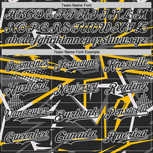 Laden Sie das Bild in den Galerie-Viewer, Uksn Individuelles Bomberjacke in Schwarz-Stahlgrau-Gold-Weiß mit dynamischem geometrischen Splitter-Design, Druckknopfleiste, Kapuze und Varsity-Letterman-Stil