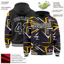 Laden Sie das Bild in den Galerie-Viewer, Uksn Individuelles Bomberjacke in Schwarz-Violett-Gold-Weiß mit dynamischem geometrischen Splitter-Design, Druckknopfleiste, Kapuze und Varsity-Letterman-Stil