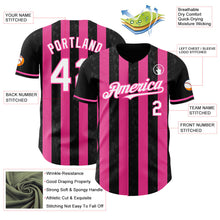 Laden Sie das Bild in den Galerie-Viewer, Uksn Individuelles Schwarz Weiß-Pink Klassischer Vertikalstreifen Flüssige Textur Authentisches Baseball-Trikot