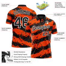 Laden Sie das Bild in den Galerie-Viewer, Uksn Individuelles Schwarz Orange-Weiß Farbspritzer-Streifen Funktions-Poloshirt