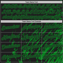 Laden Sie das Bild in den Galerie-Viewer, Uksn Individuelles Schwarz-Grasgrün Pinselstrich-Grunge-Streifen Funktions-Poloshirt