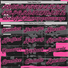 Laden Sie das Bild in den Galerie-Viewer, Uksn Individuelles Schwarz-Pink Abstrakte geometrische Grunge-Fragmente Funktions-Poloshirt