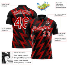 Laden Sie das Bild in den Galerie-Viewer, Uksn Individuelles Schwarz Rot-Weiß Geometrische Zickzackform Blitz Funktions-Poloshirt