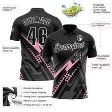 Laden Sie das Bild in den Galerie-Viewer, Uksn Individuelles Schwarz Hellrosa Grau-Weiß Blitz-Geometrie Funktions-Poloshirt