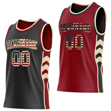 Laden Sie das Bild in den Galerie-Viewer, Uksn Individuelles Schwarz Vintage-US-Flagge Creme-Kastanienbraun Seitenpanel Geometrisch Chevron Wendbar Doppelseitig Sublimation Basketball-Set Trikot