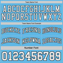 Laden Sie das Bild in den Galerie-Viewer, Uksn Individuelles Schwarz Weiß-Himmelblau Seitenpanel Geometrisch Chevron Wendbar Doppelseitig Sublimation Basketball-Set Trikot