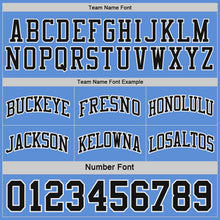 Laden Sie das Bild in den Galerie-Viewer, Uksn Individuelles Schwarz Weiß-Hellblau Seitenpanel Geometrisch Chevron Wendbar Doppelseitig Sublimation Basketball-Set Trikot
