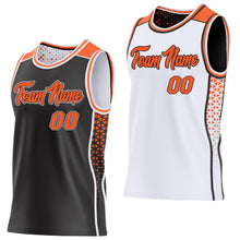 Laden Sie das Bild in den Galerie-Viewer, Uksn Individuelles Schwarz Orange-Weiß Seitenstreifen Geometrisch Dreieck Verlaufspunkt Wendbar Doppelseitig Sublimation Basketball-Set Trikot