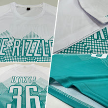 Laden Sie das Bild in den Galerie-Viewer, Uksn Individuelles Aqua Weiß Sublimations-Fußballtrikot
