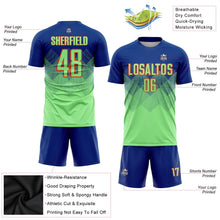 Laden Sie das Bild in den Galerie-Viewer, Uksn Individuelles Royalblau Erbsengrün-Orange Sublimations-Fußballtrikot