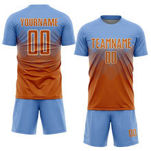 Laden Sie das Bild in den Galerie-Viewer, Uksn Individuelles Hellblau Texas-Orange-Creme Sublimations-Fußballtrikot