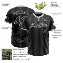 Laden Sie das Bild in den Galerie-Viewer, Uksn Individuelles Schwarz Grau Nadelstreifen Grau Zweiknopf Unisex Softball-Trikot