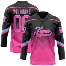 Laden Sie das Bild in den Galerie-Viewer, Uksn Individuelles Schwarz Pink-Hellblau 3D-Muster verlaufende Quadratformen Eishockey-Trikot mit Schnürkragen
