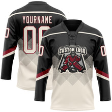 Laden Sie das Bild in den Galerie-Viewer, Uksn Individuelles Schwarz Creme-Karmesinrot 3D-Muster verlaufende Quadratformen Eishockey-Trikot mit Schnürkragen
