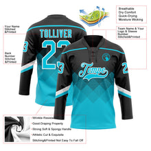 Laden Sie das Bild in den Galerie-Viewer, Uksn Individuelles Schwarz Lakes Blau-Weiß 3D-Muster verlaufende Quadratformen Eishockey-Trikot mit Schnürkragen
