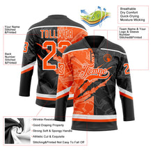 Laden Sie das Bild in den Galerie-Viewer, Uksn Individuelles Schwarz Orange-Weiß 3D-Muster Verlaufsdesign-Kratzer Eishockey-Trikot mit Schnürkragen
