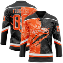 Laden Sie das Bild in den Galerie-Viewer, Uksn Individuelles Schwarz Orange-Weiß 3D-Muster Verlaufsdesign-Kratzer Eishockey-Trikot mit Schnürkragen
