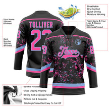 Laden Sie das Bild in den Galerie-Viewer, Uksn Individuelles Schwarz Pink-Hellblau 3D-Muster Fragment-Art Eishockey-Trikot mit Schnürkragen
