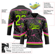 Laden Sie das Bild in den Galerie-Viewer, Uksn Individuelles Schwarz Neongrün-Pink 3D-Muster abstraktes Netzwerk Eishockey-Trikot mit Schnürkragen
