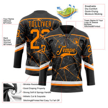 Laden Sie das Bild in den Galerie-Viewer, Uksn Individuelles Schwarz Bay Orange-Weiß 3D-Muster abstraktes Netzwerk Eishockey-Trikot mit Schnürkragen
