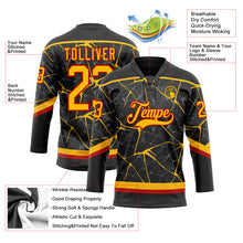Laden Sie das Bild in den Galerie-Viewer, Uksn Individuelles Schwarz Gold-Rot 3D-Muster abstraktes Netzwerk Eishockey-Trikot mit Schnürkragen
